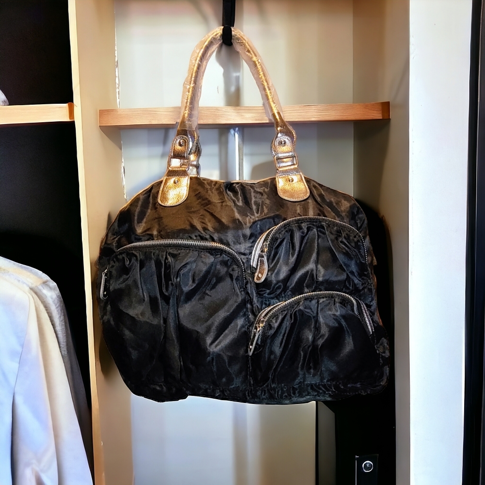 🤷 UNBRANDED | ✨ Black & Silver Nylon Travel Bag | NWOT ✨